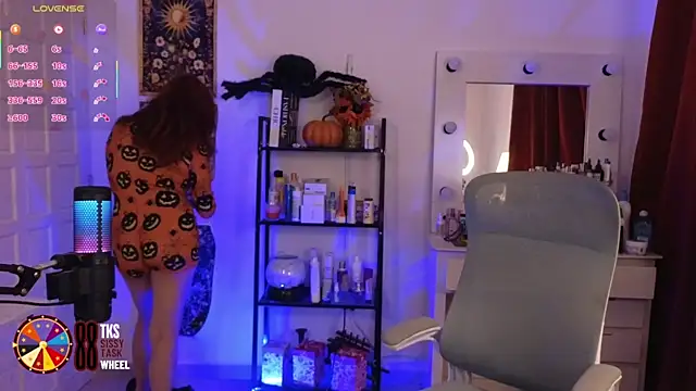 Snapshot of LilyVelvett chatting on 09-19-25, 03:30 LilyVelvett online show from 09-19-25, 03:30