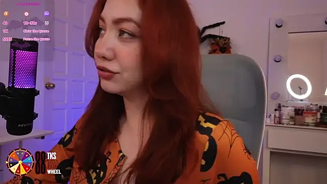 Snapshot of LilyVelvett chatting on 10-02-25, 04:08 LilyVelvett online show from 10-02-25, 04:08