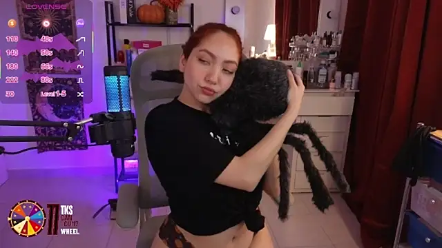 Snapshot of LilyVelvett chatting on 10-08-25, 03:59 LilyVelvett online show from 10-08-25, 03:59