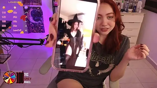 Snapshot of LilyVelvett chatting on 11-06-25, 03:18 LilyVelvett online show from 11-06-25, 03:18