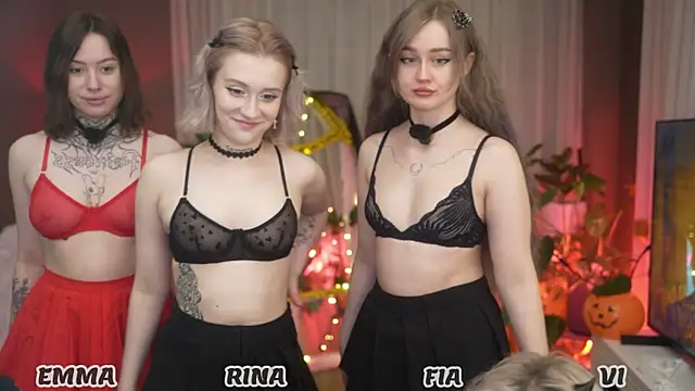 Snapshot of your_favoritegirls chatting on 10-25-25, 03:03 your favoritegirls online show from 10-25-25, 03:03