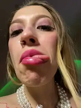 Dooubletroublee online show from 03-21-25, 11:56