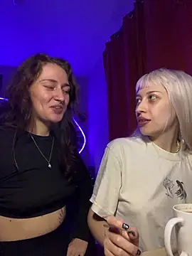 Dooubletroublee online show from 09-30-25, 08:03