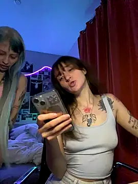 Dooubletroublee online show from 10-25-25, 11:21