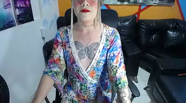 Snapshot of Heidy_Sumers chatting on 03-21-25, 05:02 Heidy Sumers online show from 03-21-25, 05:02