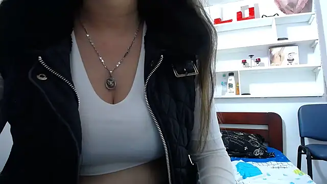 Luna girlhot  online show from 02-01-26, 06:28