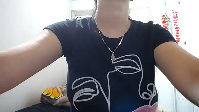 Luna girlhot  online show from 04-06-26, 05:25