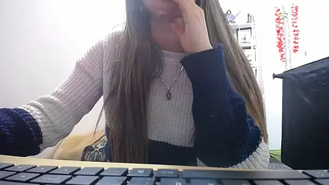 Luna girlhot  online show from 06-03-26, 06:46