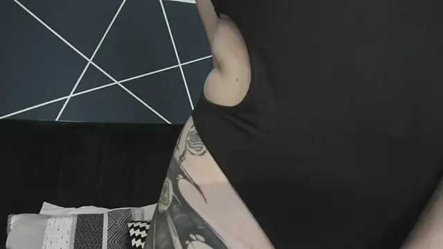 Adeelinee online show from 02-18-25, 10:36