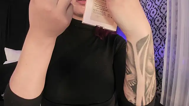 Adeelinee online show from 11-28-25, 07:49