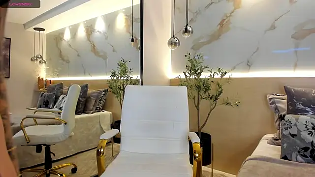 LeaThompson online show from 12-30-24, 12:22