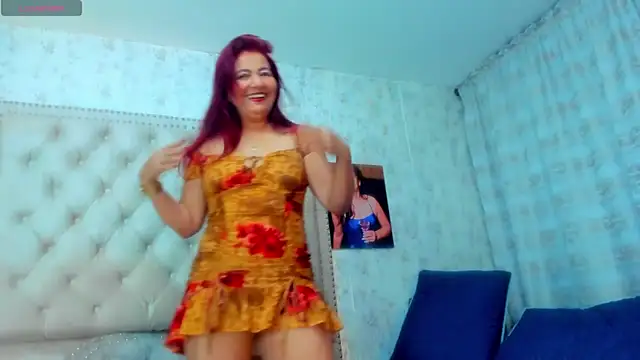 Snapshot of Victoriarouss- chatting on 10-13-25, 10:10 Victoriarouss- online show from 10-13-25, 10:10