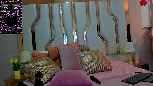 Snapshot of Victoriarouss- chatting on 02-15-26, 10:28 Victoriarouss- online show from 02-15-26, 10:28