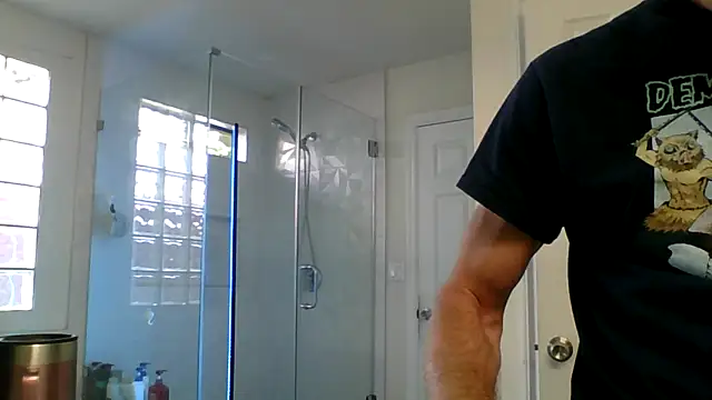 Snapshot of El_Gizmo chatting on 05-27-26, 01:13 El Gizmo online show from 05-27-26, 01:13