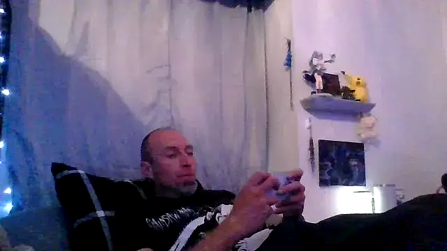Snapshot of El_Gizmo chatting on 06-01-26, 06:15 El Gizmo online show from 06-01-26, 06:15