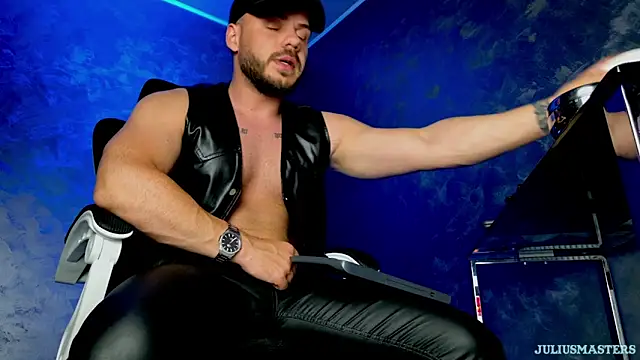 juliusmasters online show from 05-04-26, 08:16