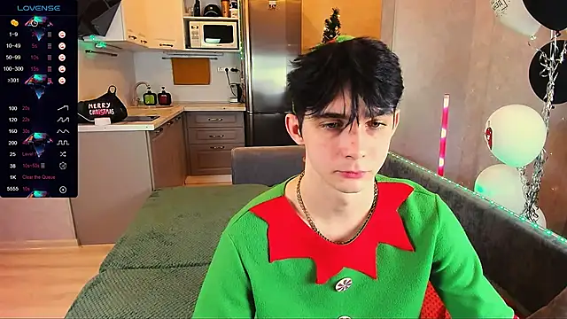 Snapshot of Aaron_Boom chatting on 12-25-24, 11:31 Aaron Boom online show from 12-25-24, 11:31