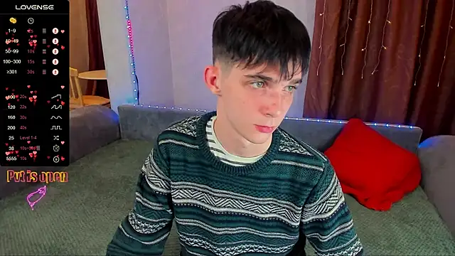 Snapshot of Aaron_Boom chatting on 10-27-25, 12:26 Aaron Boom online show from 10-27-25, 12:26