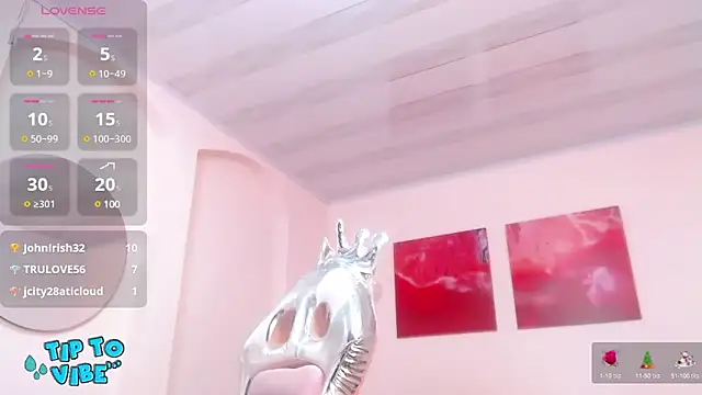 tamarafoxy  online show from 01-04-25, 04:00