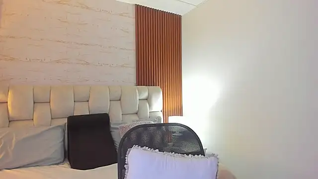 Snapshot of SophiaWylde chatting on 01-13-25, 07:00 SophiaWylde online show from 01-13-25, 07:00