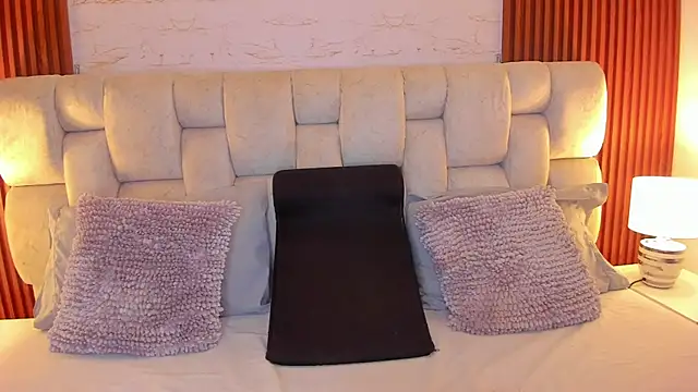 Snapshot of SophiaWylde chatting on 01-14-25, 03:53 SophiaWylde online show from 01-14-25, 03:53