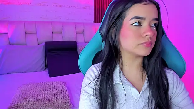 Snapshot of SophiaWylde chatting on 09-26-25, 04:38 SophiaWylde online show from 09-26-25, 04:38