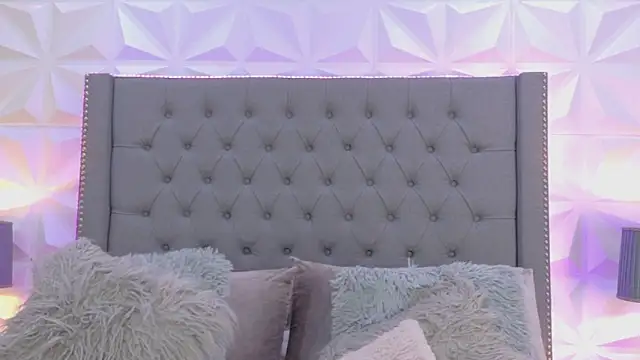 sarah salis  online show from 12-14-24, 01:17