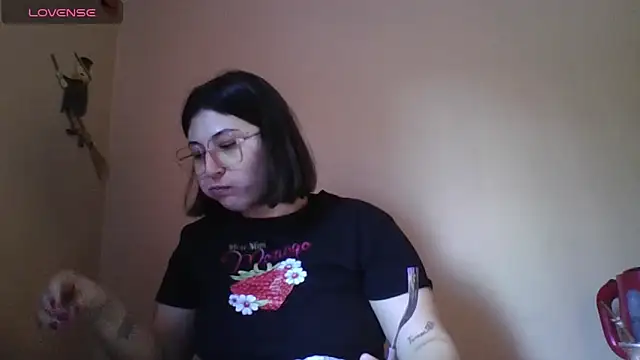 Snapshot of imsohornydacom chatting on 10-18-25, 06:19 imsohornydacom online show from 10-18-25, 06:19