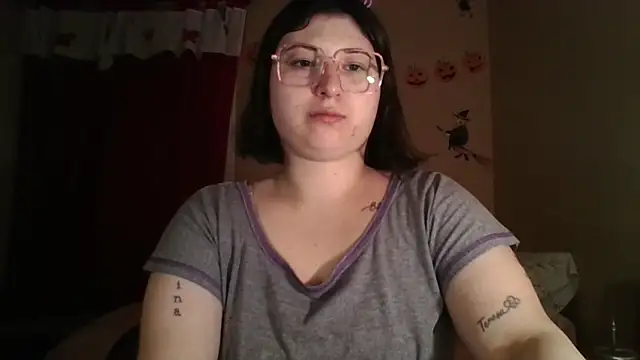 Snapshot of imsohornydacom chatting on 10-25-25, 01:46 imsohornydacom online show from 10-25-25, 01:46