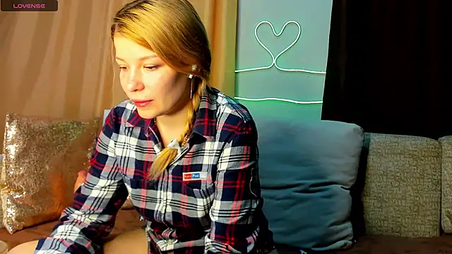 Snapshot of Leila_purr18 chatting on 03-15-25, 02:56 Leila purr18 online show from 03-15-25, 02:56