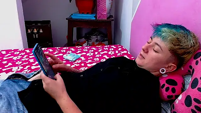 tomboyblue online show from 10-20-25, 08:09