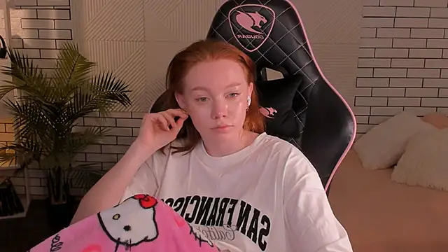 foxyMistrees online show from 12-08-24, 02:49