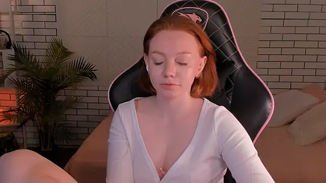 foxyMistrees online show from 12-18-24, 01:48