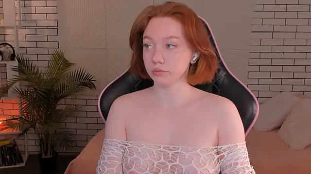 foxyMistrees online show from 12-19-24, 11:35
