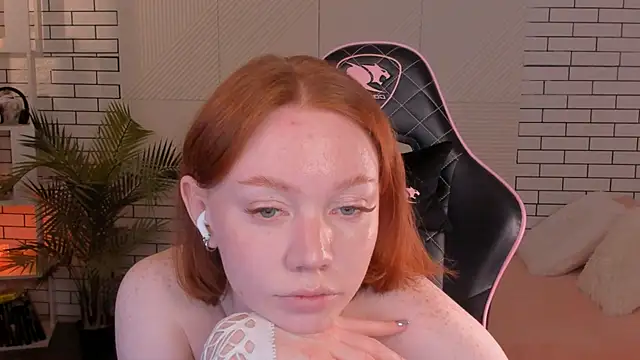 foxyMistrees online show from 12-20-24, 02:41