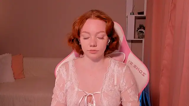 foxyMistrees online show from 12-26-24, 12:36