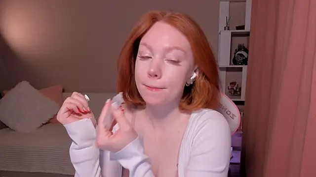 foxyMistrees online show from 02-19-25, 11:57