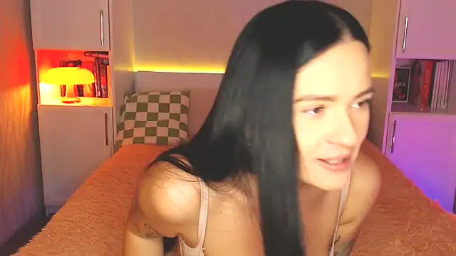 Leaaaaaaaaa online show from 02-20-25, 06:24