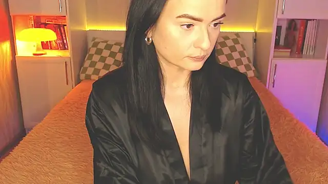 Leaaaaaaaaa online show from 11-04-25, 06:07