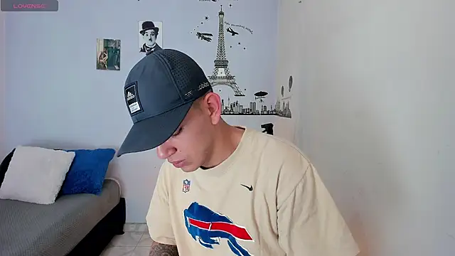 Snapshot of Ares_Johnson chatting on 12-29-24, 02:42 Ares Johnson online show from 12-29-24, 02:42