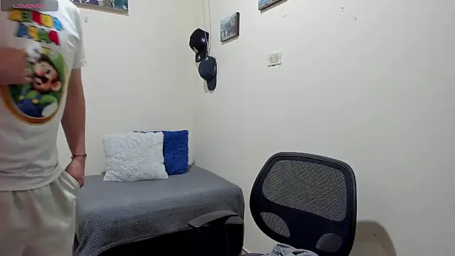 Snapshot of Ares_Johnson chatting on 01-27-25, 06:09 Ares Johnson online show from 01-27-25, 06:09