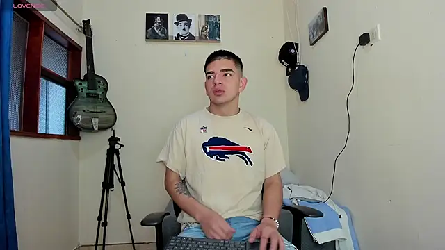 Snapshot of Ares_Johnson chatting on 01-28-25, 02:31 Ares Johnson online show from 01-28-25, 02:31