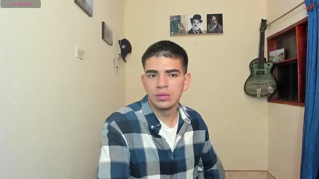 Snapshot of Ares_Johnson chatting on 02-04-25, 02:32 Ares Johnson online show from 02-04-25, 02:32