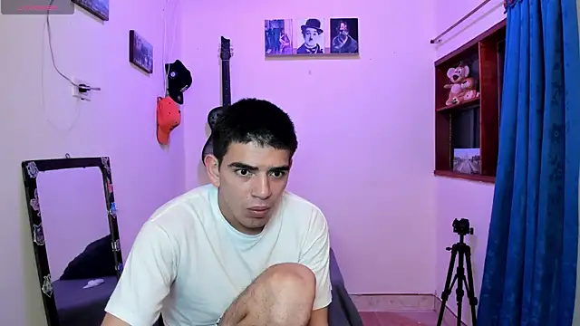 Snapshot of Ares_Johnson chatting on 02-14-25, 06:45 Ares Johnson online show from 02-14-25, 06:45