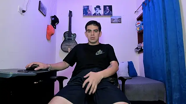 Snapshot of Ares_Johnson chatting on 02-19-25, 06:43 Ares Johnson online show from 02-19-25, 06:43