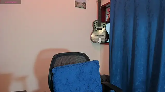 Snapshot of Ares_Johnson chatting on 03-04-25, 03:37 Ares Johnson online show from 03-04-25, 03:37