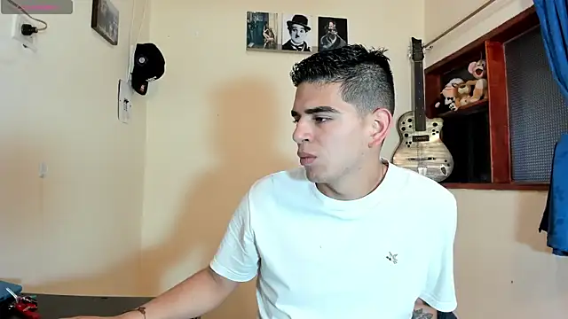 Snapshot of Ares_Johnson chatting on 03-08-25, 01:25 Ares Johnson online show from 03-08-25, 01:25