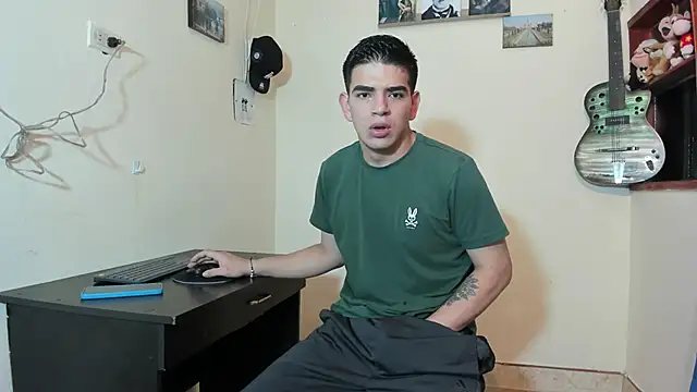 Snapshot of Ares_Johnson chatting on 03-12-25, 11:31 Ares Johnson online show from 03-12-25, 11:31