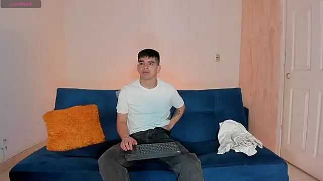 Snapshot of Ares_Johnson chatting on 09-09-25, 12:59 Ares Johnson online show from 09-09-25, 12:59