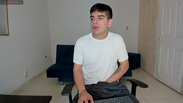 Snapshot of Ares_Johnson chatting on 09-19-25, 11:33 Ares Johnson online show from 09-19-25, 11:33